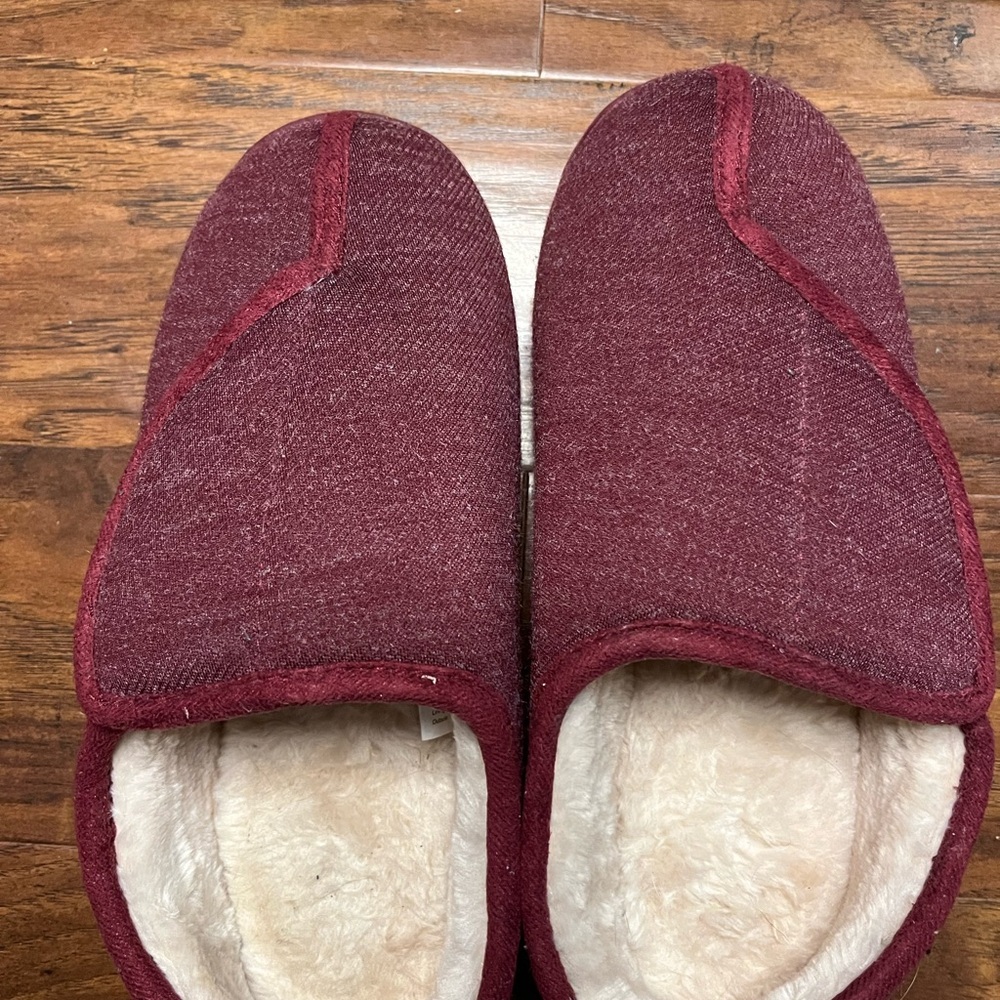 LongBay Maroon Memory Foam Slippers Size 9 Men / 11 Women